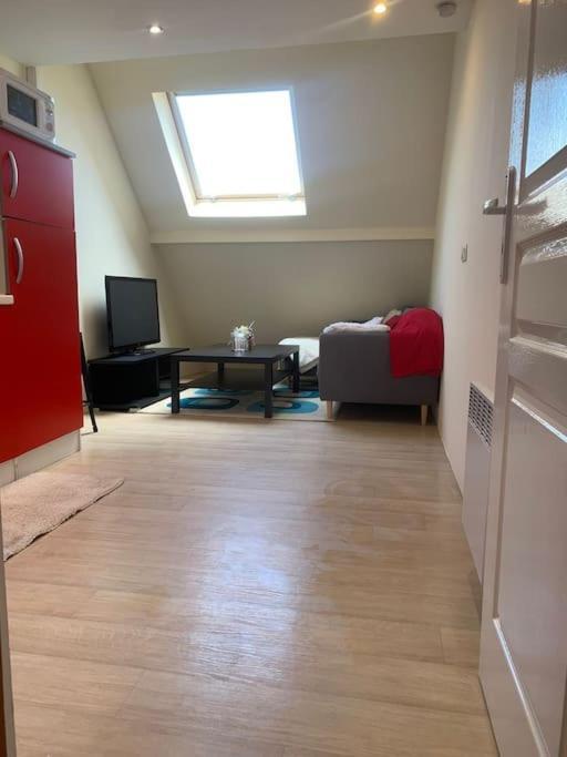 Studio Meuble Dans Une Maison Limay Eksteriør bilde